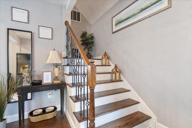 Building Photo - 252 Grace Ave