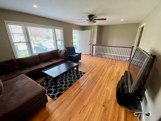 Foto del edificio - Four Bedroom, Two FULL Bath, Waldo Home fo...