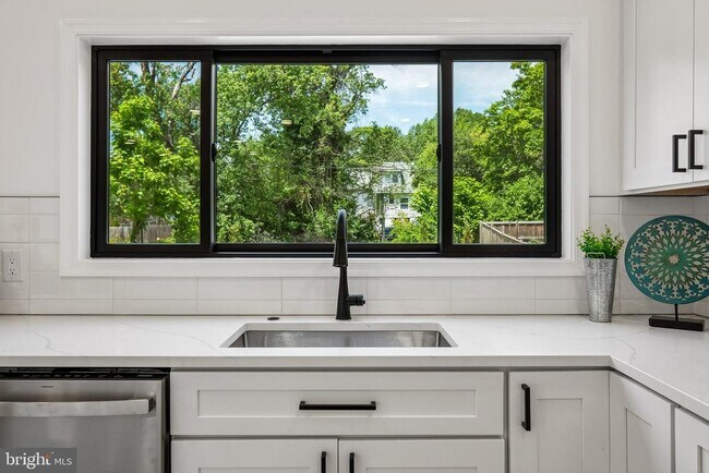 Foto del edificio - 3108 Adams St NE