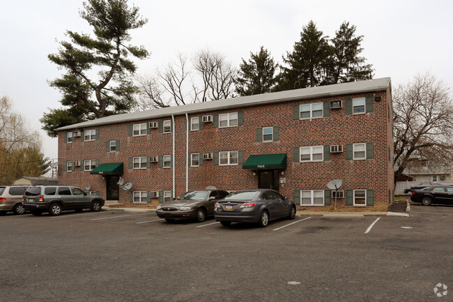 Building Photo - Oxford Plaza Apartments