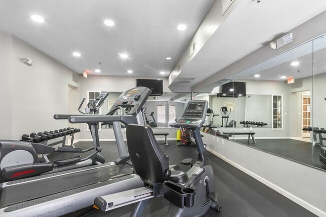 Foto del edificio - Nice 1 Bed 1 Bath at Capstone Quarters! Available Fall 2026!