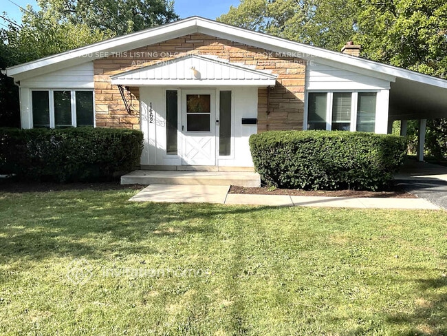Building Photo - 1462 Deerfield Rd