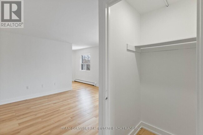 Photo du bâtiment - 540 Proudfoot Ln
