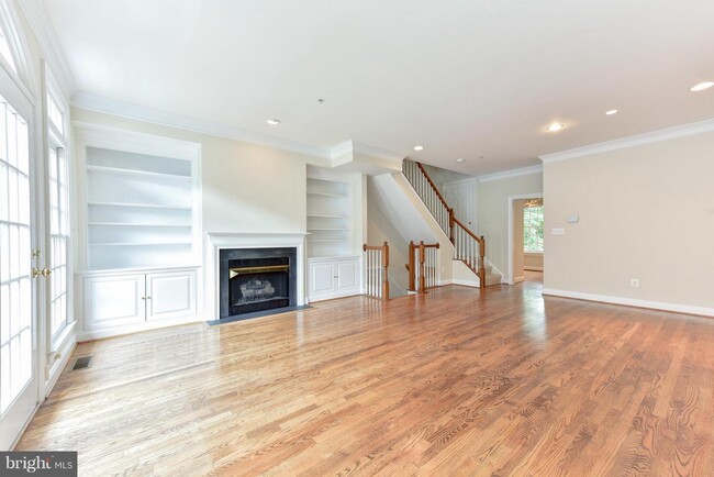 Building Photo - 1214 Roundhouse Ln