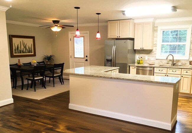Área de comedor - 4922 Baylor Dr