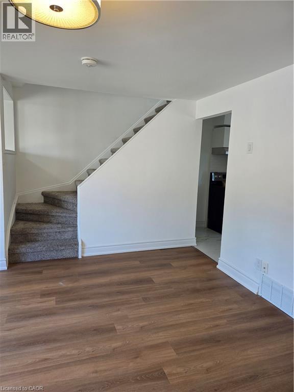 Building Photo - 511 Parkview Crescent