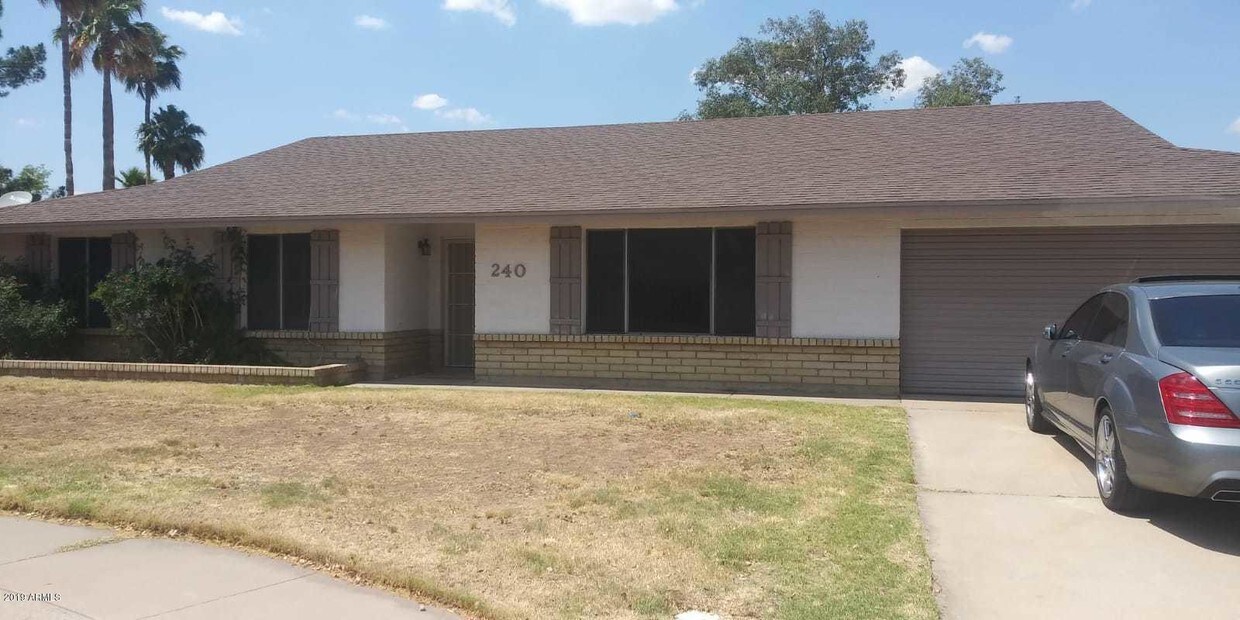 Primary Photo - 240 E Muriel Dr