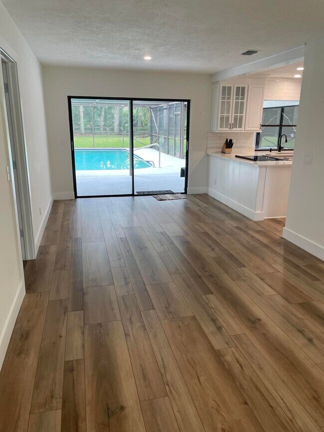 Foto del edificio - 5814 Tidewater Dr