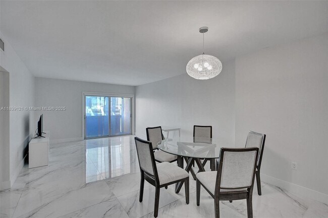 Foto del edificio - 400 Kings Point Dr