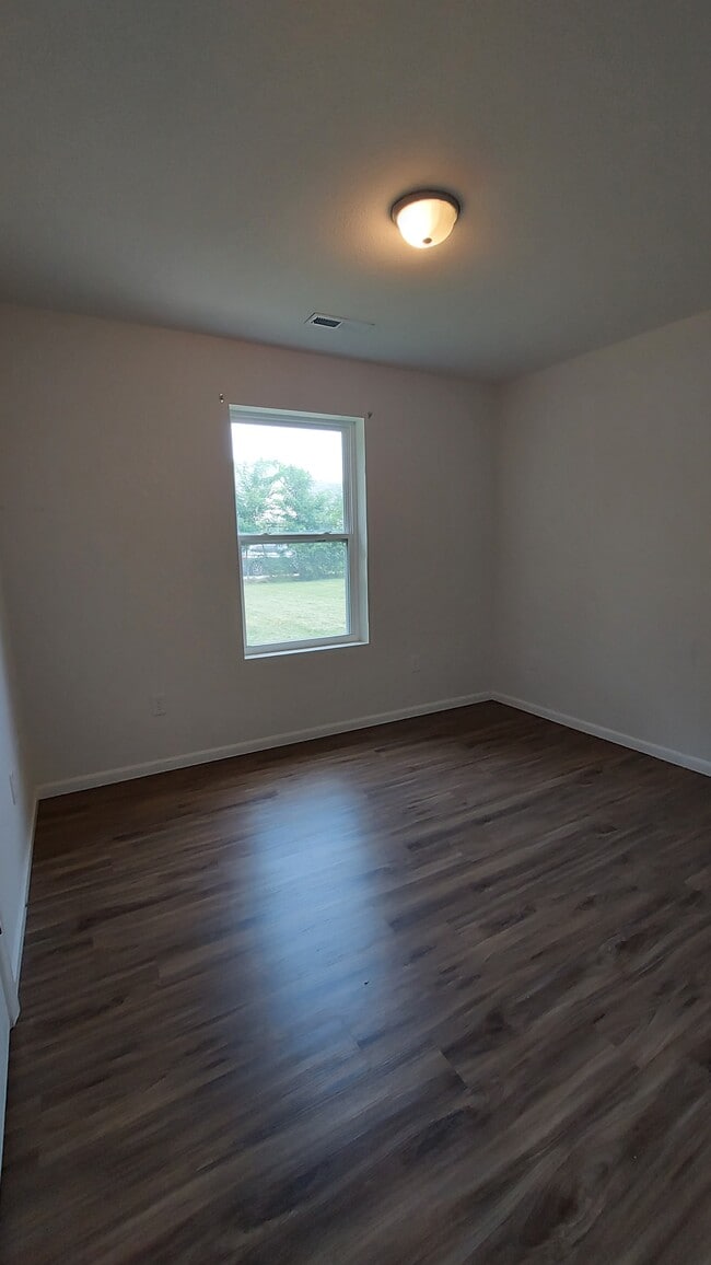 Building Photo - 1010 S Singleton