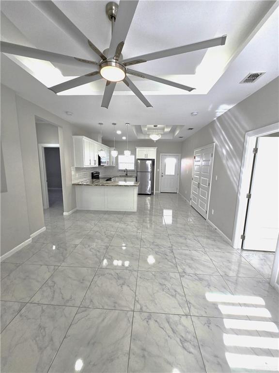 Foto del edificio - 1018 N Woodson Ave