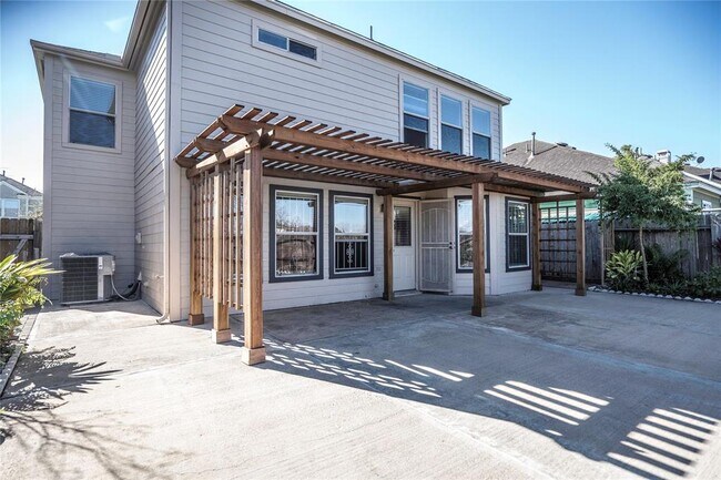 Building Photo - 12726 Wisteria Park Dr