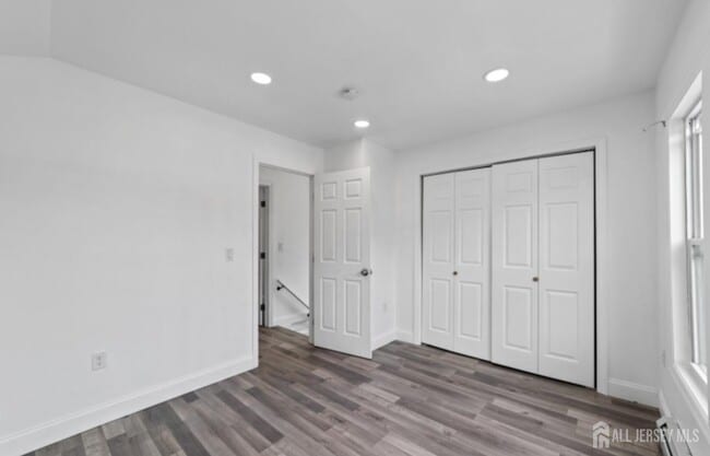 Building Photo - 410 Chadwick Ave