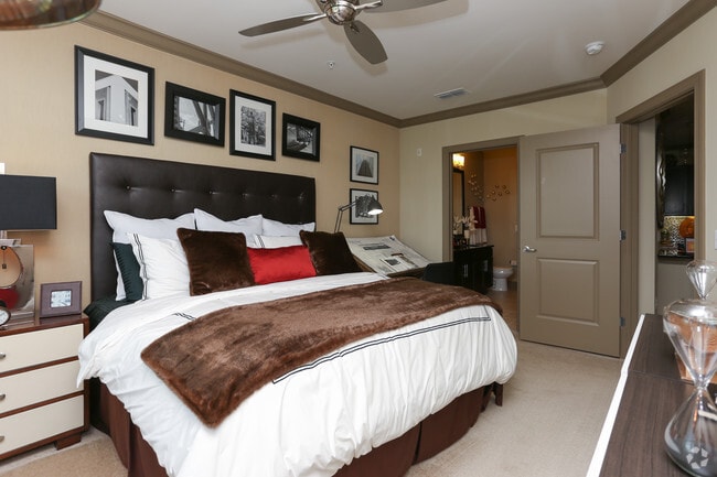 Photo - Emory Point Apartments