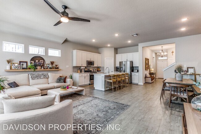Foto del edificio - 4 br, 3 bath House - 14822 Maverick Ave