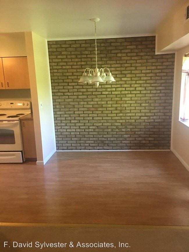 Building Photo - 1016 Sanlin Dr