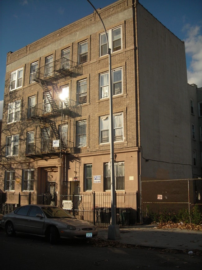 Primary Photo - 269 KOSCIUSZKO ST