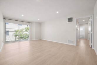 Building Photo - 1445 S Sherbourne Dr