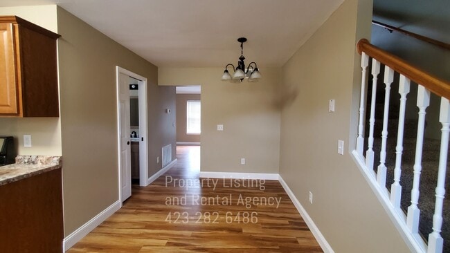 Building Photo - 3 Bedroom 1.5 Baths Townhouse Johnson City,TN