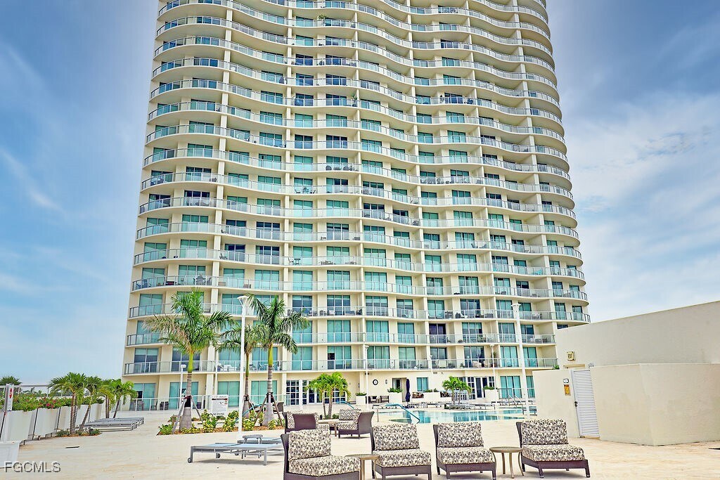 Primary Photo - 3000 Oasis Grand Blvd