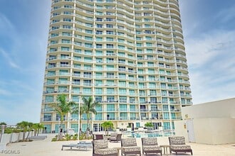 Building Photo - 3000 Oasis Grand Blvd