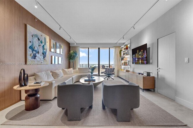 Foto del edificio - 251 Crandon Blvd