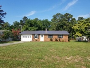 Building Photo - 7001 Comet Dr