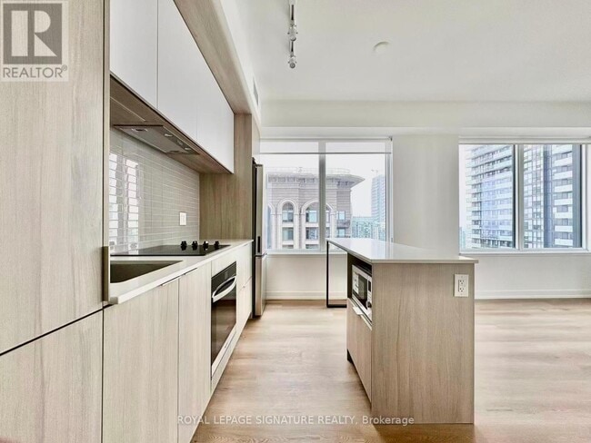 Building Photo - 395 Square One Dr