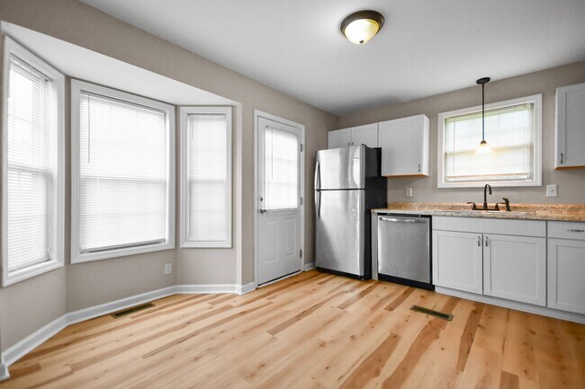 Building Photo - Pet Friendly Remodel!