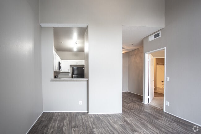 1HAB, 1BA-690 ft² - Canyon Crest