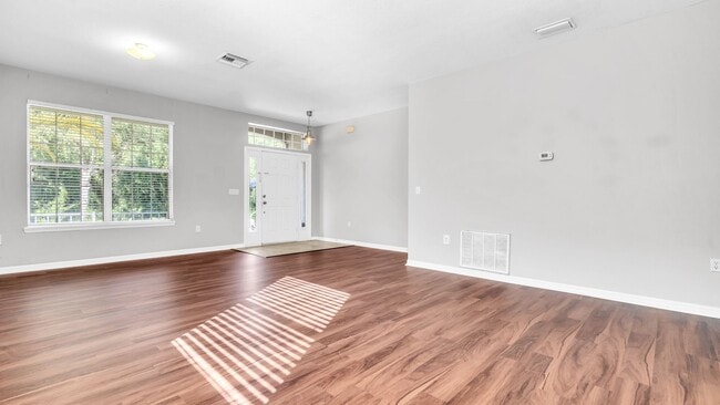 Building Photo - Beautiful 3BD/2BTH Home in Colony Lakes!