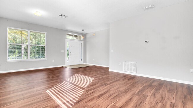 Foto del edificio - Beautiful 3BD/2BTH Home in Colony Lakes!