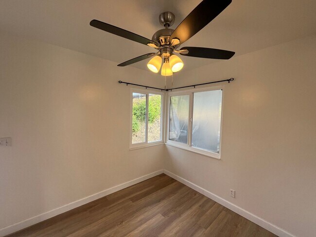 Building Photo - Spacious Home Newly updated! - 4th room is...