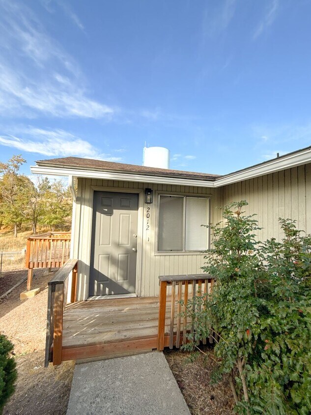 Foto principal - 2010-2012 Sargent Ave