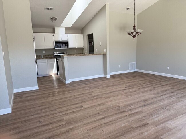 Building Photo - REMARKABLE REMODELED 2 BED/1/5 BATH CONDO ...