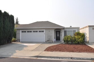 Building Photo - 2198 Goldcrest Cir