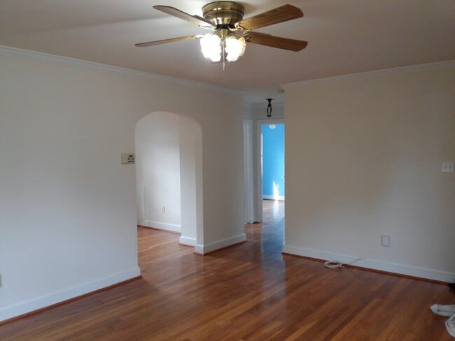 Main Floor - 146 S Barton St