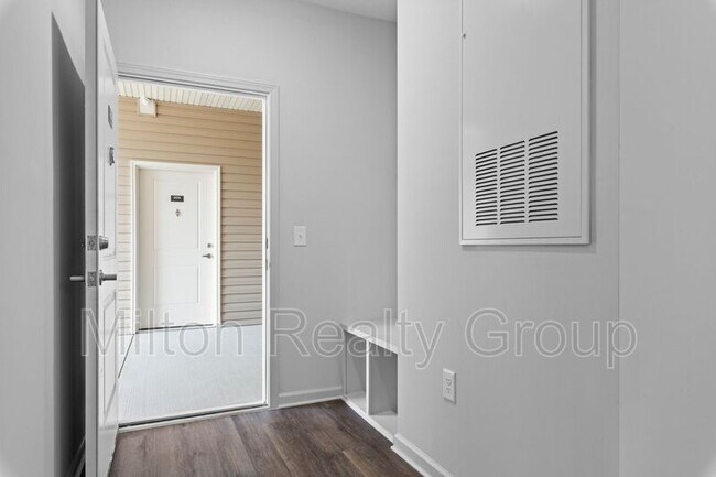 Foto del edificio - 250 Grove Cir