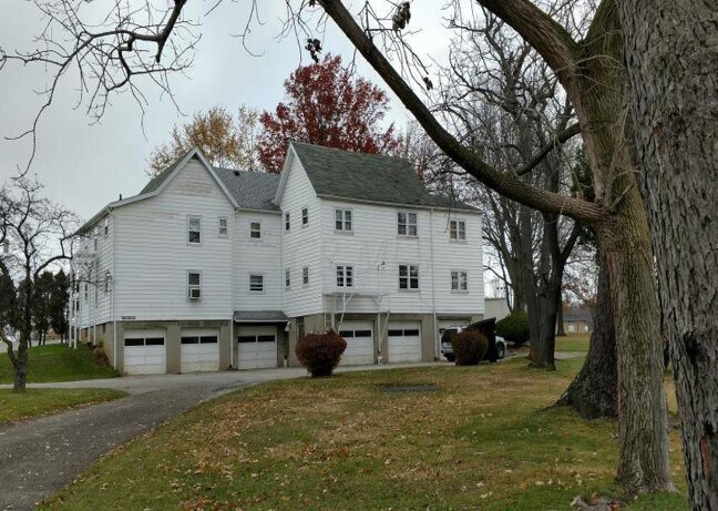 Foto principal - 749 N McElroy Rd
