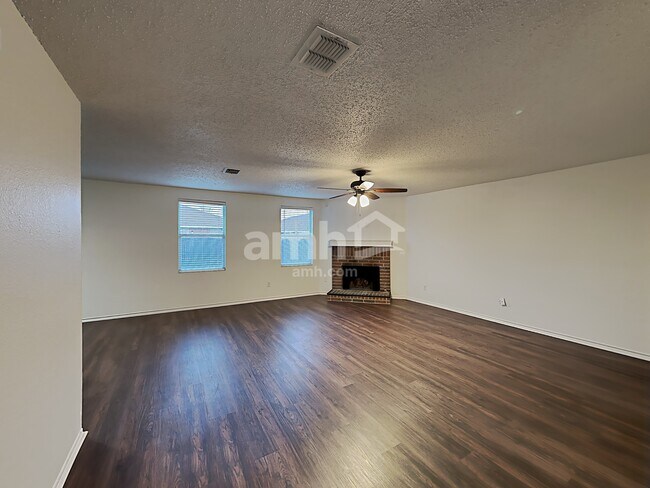 Building Photo - 16656 Jasmine Springs Dr