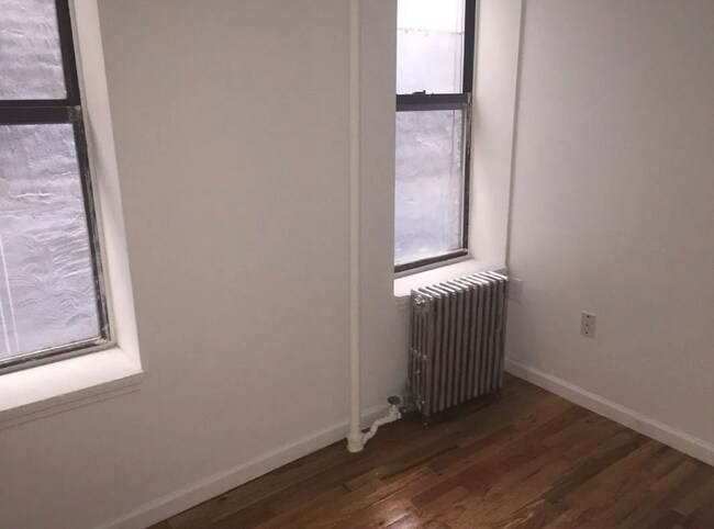 Building Photo - 447 W 37th St