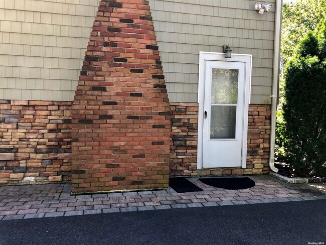 Building Photo - 166 Little Neck Rd