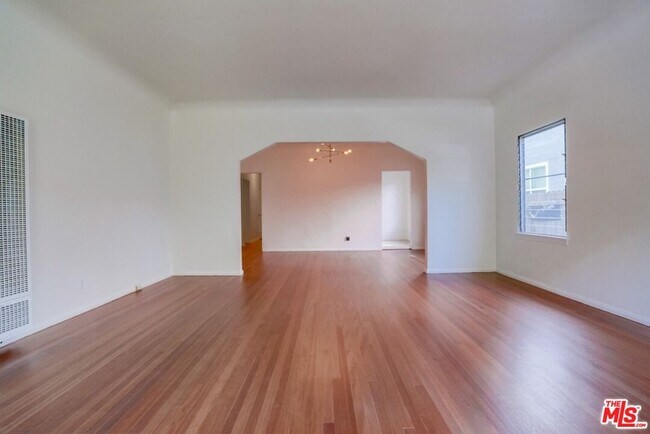 Building Photo - 801 N Croft Ave