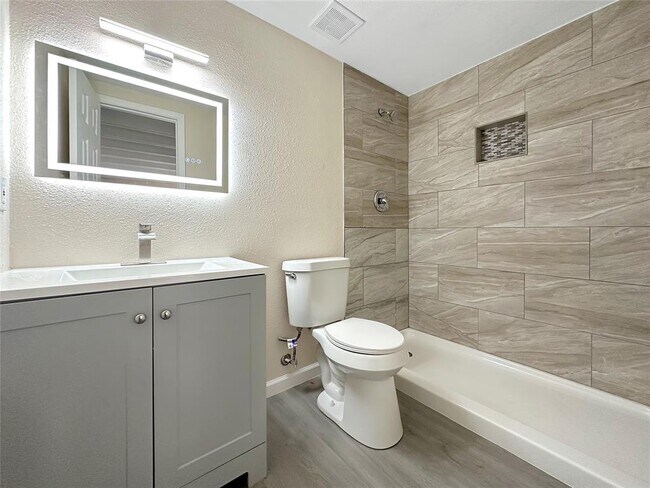 Building Photo - 5920 Lago Vista Way