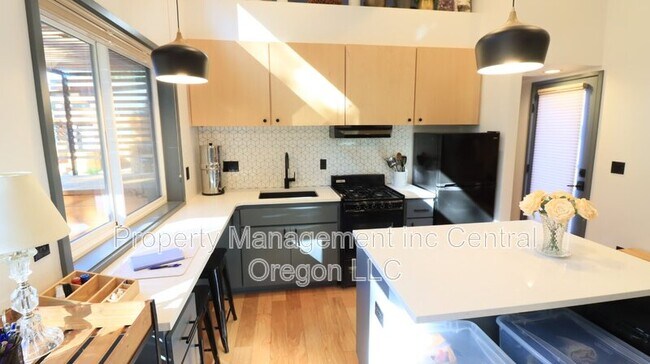 Foto del edificio - 61304 Wizard Ln