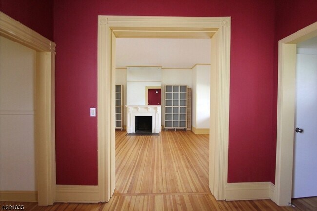 Foto del edificio - 93 Valley Rd