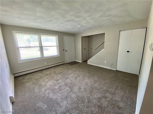 Foto del edificio - 42940 Crestlane Dr