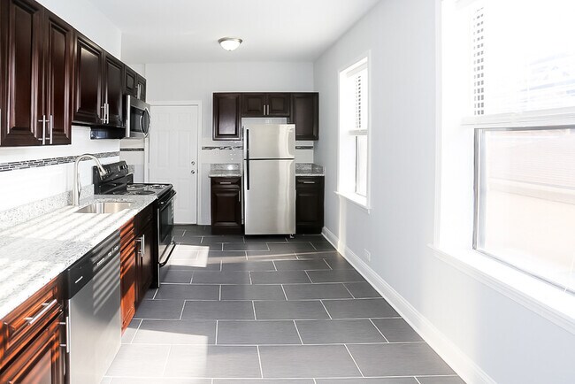 Building Photo - 3635 W Dickens Ave