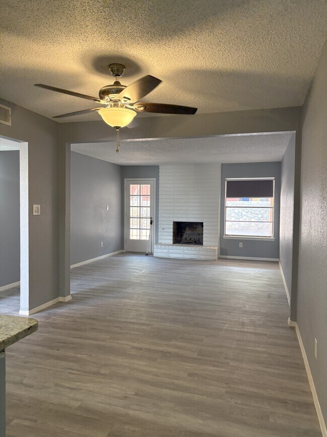Building Photo - 2819 Anise Dr