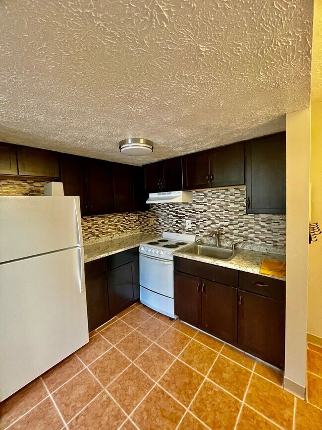 Foto del edificio - 332 Lehigh Avenue (Full Service)